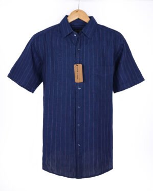 Crafted from 100% European linen, this casual-fit shirt features soft yarn-dyed stripes and a gentle finish that's perfect for your skin.